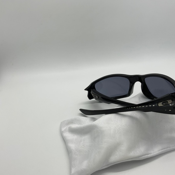 Oakley Black Frame Sunglasses w/Bag - Picture 3 of 11